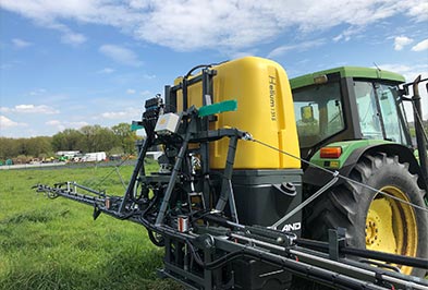 Pulvérisateur installé sur tracteur - CONTROLE PULVERISATEUR BOSSEUR